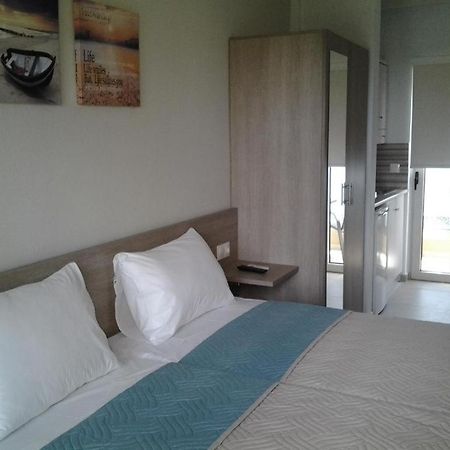 Lola'S Hotel Platanias  Exterior photo