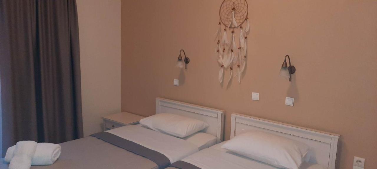 Lola'S Hotel Platanias  Exterior photo