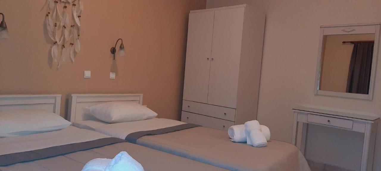 Lola'S Hotel Platanias  Exterior photo