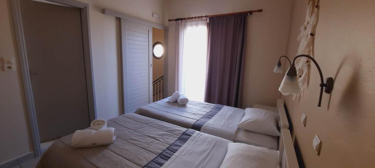Lola'S Hotel Platanias  Exterior photo