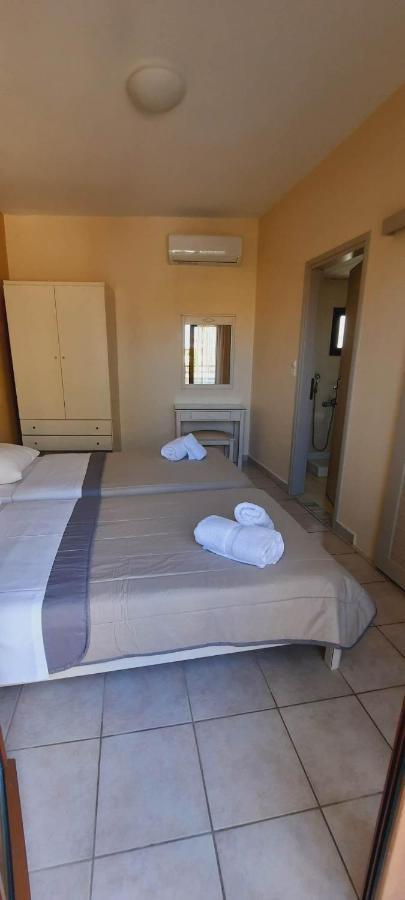 Lola'S Hotel Platanias  Exterior photo