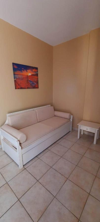 Lola'S Hotel Platanias  Exterior photo