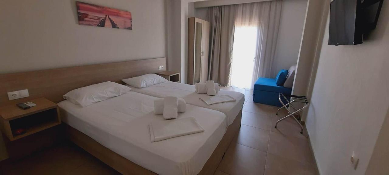 Lola'S Hotel Platanias  Exterior photo