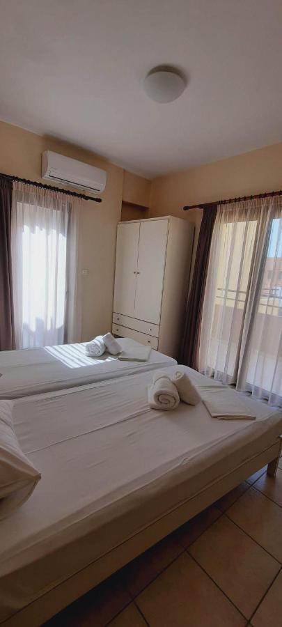 Lola'S Hotel Platanias  Exterior photo