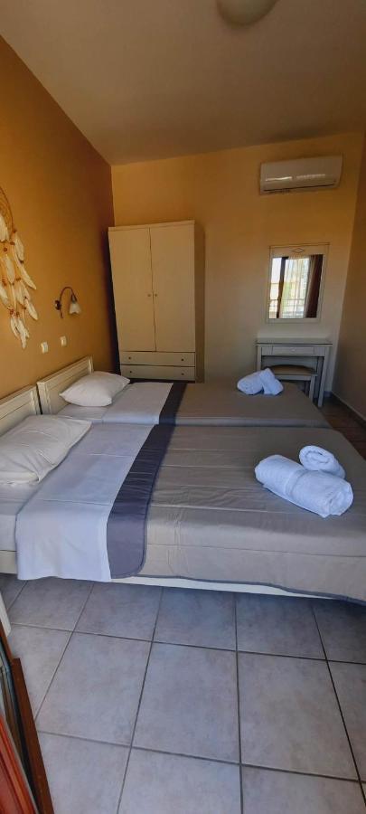 Lola'S Hotel Platanias  Exterior photo