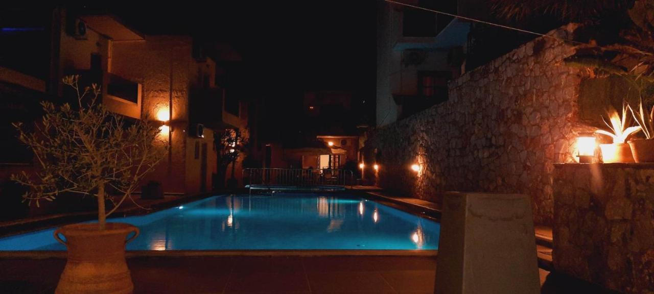 Lola'S Hotel Platanias  Exterior photo