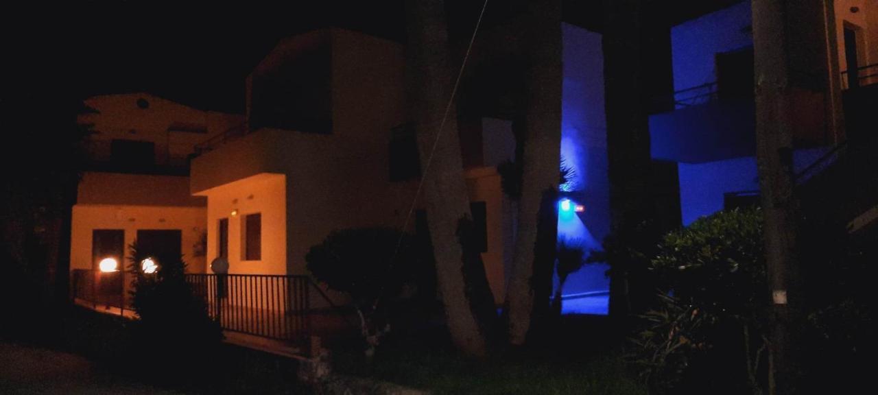 Lola'S Hotel Platanias  Exterior photo
