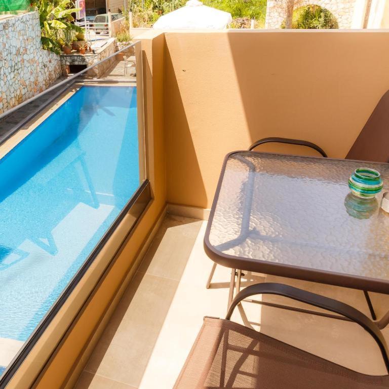Lola'S Hotel Platanias  Exterior photo