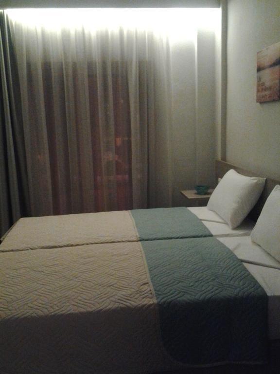 Lola'S Hotel Platanias  Exterior photo