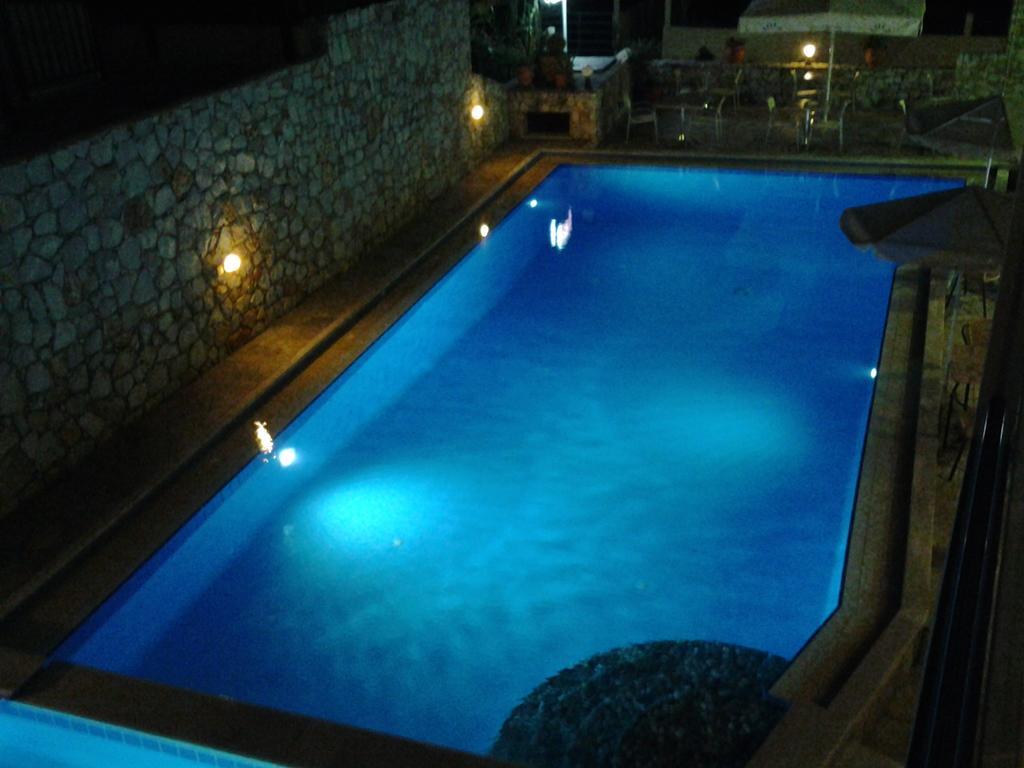 Lola'S Hotel Platanias  Exterior photo
