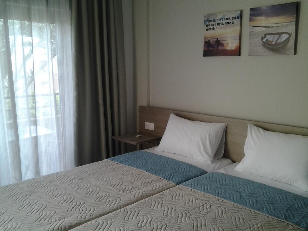 Lola'S Hotel Platanias  Exterior photo