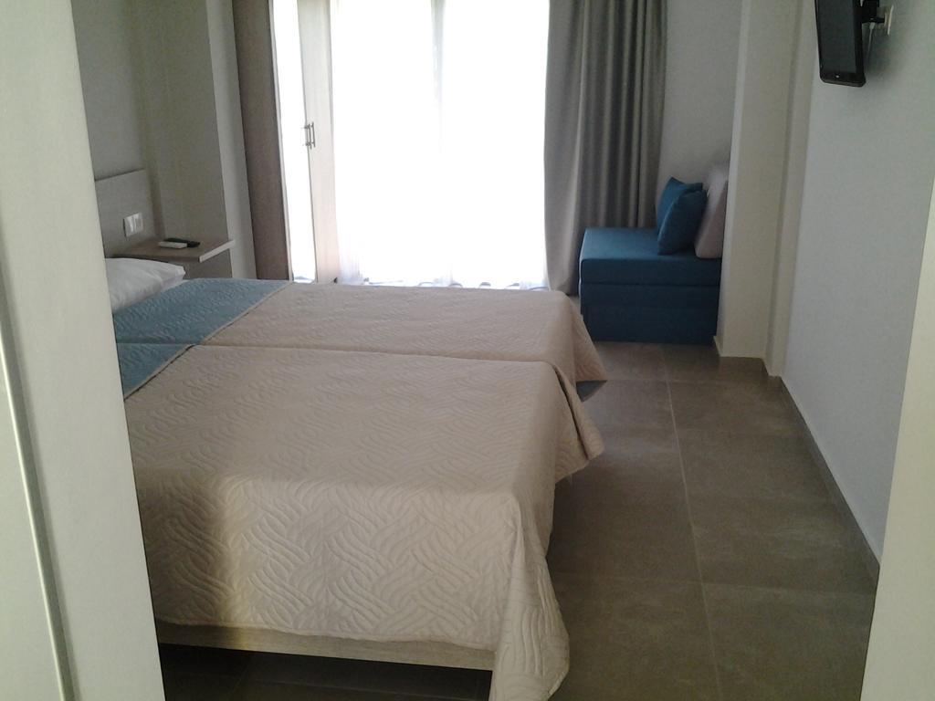 Lola'S Hotel Platanias  Exterior photo