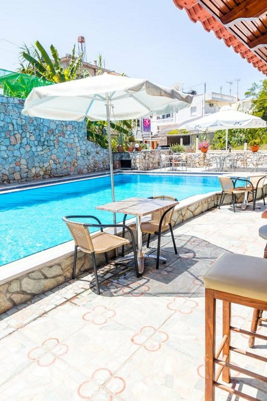 Lola'S Hotel Platanias  Exterior photo