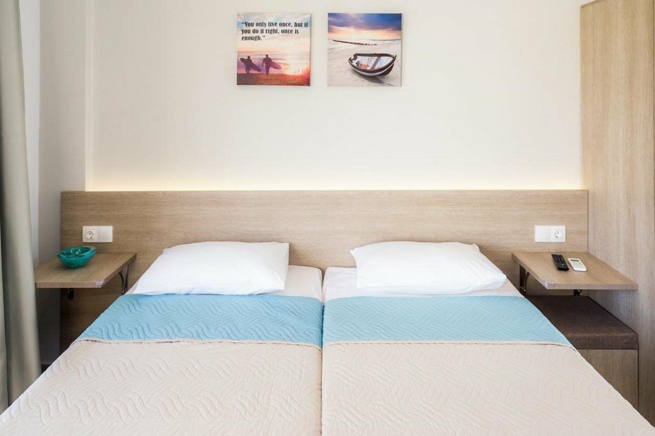 Lola'S Hotel Platanias  Exterior photo