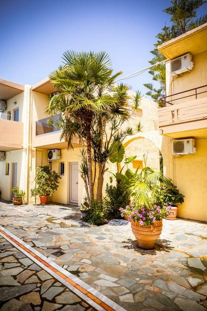 Lola'S Hotel Platanias  Exterior photo