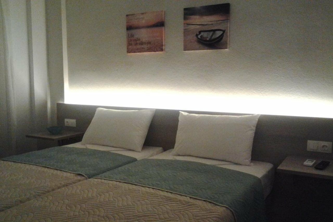 Lola'S Hotel Platanias  Exterior photo
