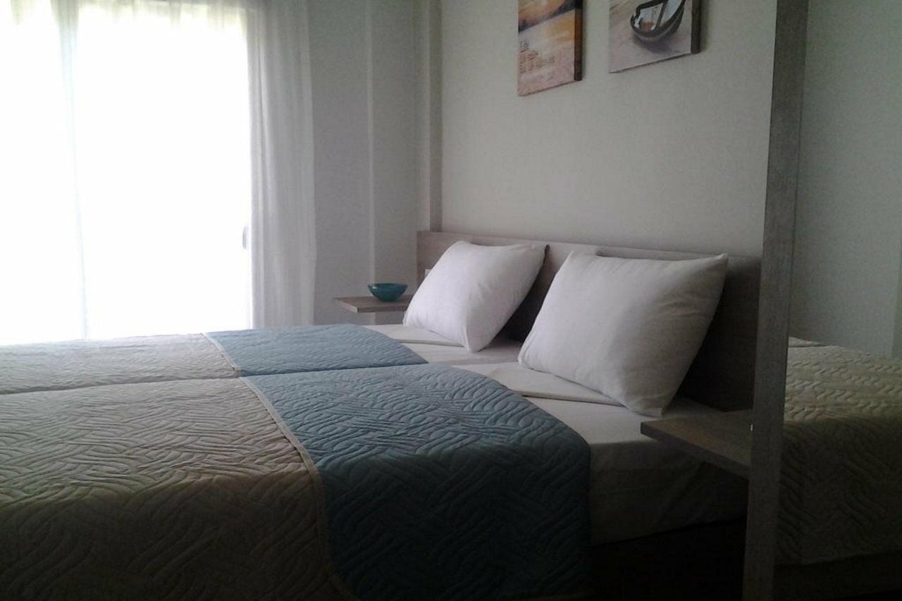 Lola'S Hotel Platanias  Exterior photo
