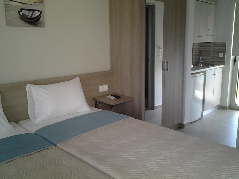 Lola'S Hotel Platanias  Exterior photo