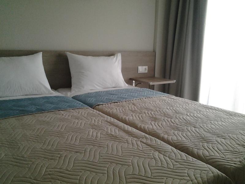 Lola'S Hotel Platanias  Exterior photo